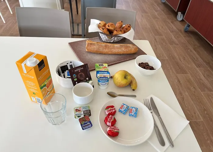 Отель Cis Lamourelle Centre International De Sejour *