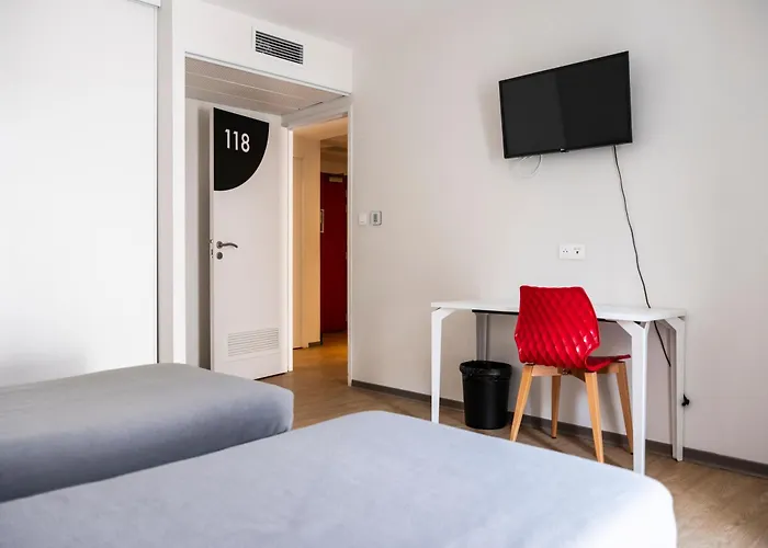 Отель Cis Lamourelle Centre International De Sejour *